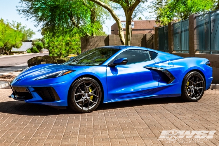 2021 Chevrolet Corvette with 20" Vossen HF-5 in Matte Gunmetal wheels