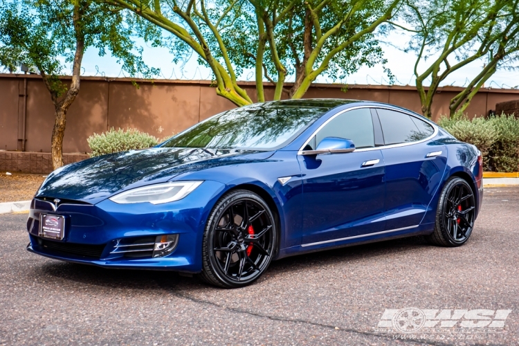 2016 Tesla Model S with 21" Vossen HF-5 in Gloss Black wheels