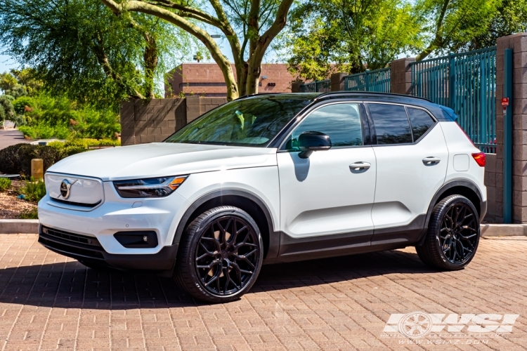 2021 Volvo XC40 with 21" Vossen HF-2 in Gloss Black (Custom Finish) wheels