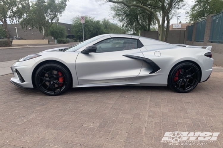 2021 Chevrolet Corvette with 21" Vossen HF-5 in Gloss Black wheels