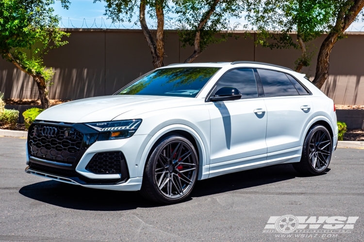 2022 Audi Q8 with 23" Vossen HF-7 in Gloss Black wheels