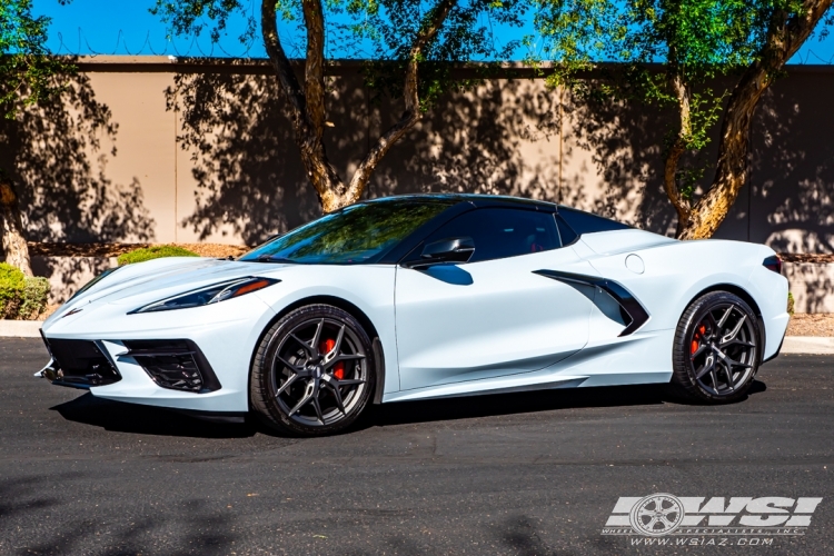 2021 Chevrolet Corvette with 20" Vossen HF-5 in Matte Gunmetal wheels