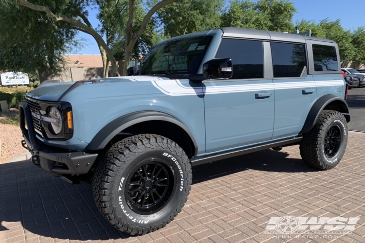 2021 Ford Bronco with 18" Fuel Clash D760 in Gloss Black wheels