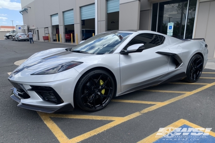 2021 Chevrolet Corvette with 21" Vossen HF-5 in Gloss Black wheels