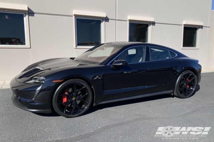 2021 Porsche Taycan with 22" Vossen HF-5 in Gloss Black wheels