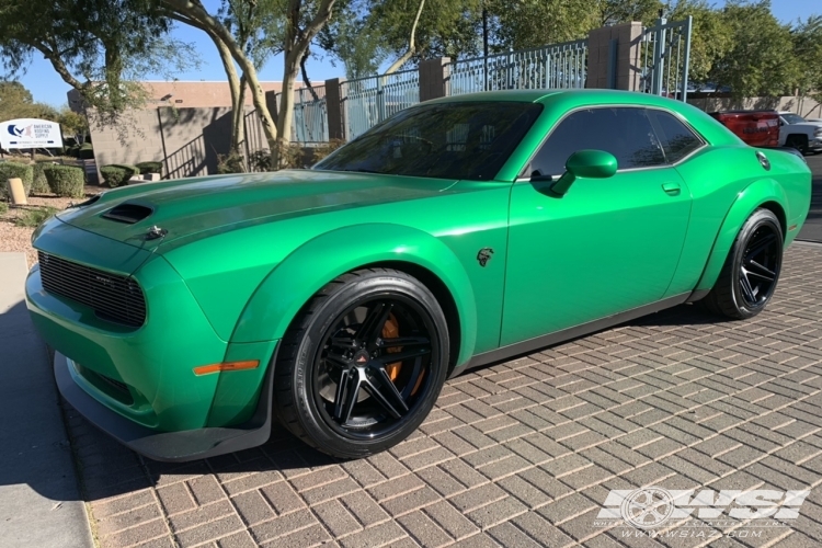 2019 Dodge Challenger with 20" Ferrada CM1 in Matte Black wheels