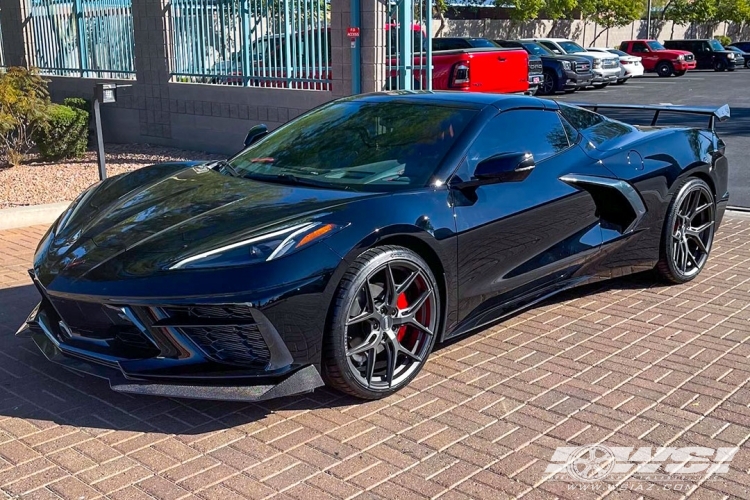 2021 Chevrolet Corvette with 20" Vossen HF-5 in Matte Gunmetal wheels