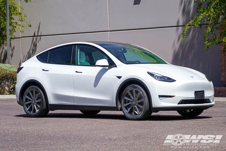 2022 Tesla Model Y with 20" Koko Kuture Kapan in Gloss Black wheels