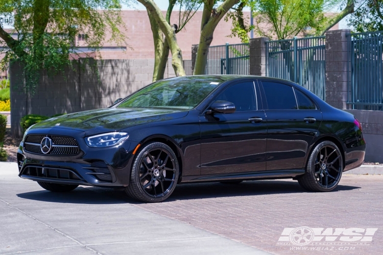 2022 Mercedes-Benz E-Class with 20" Giovanna Haleb in Gloss Black wheels