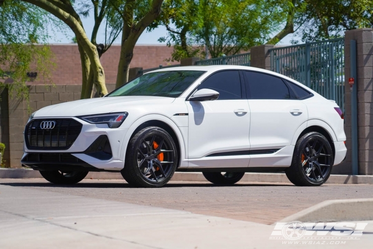 2022 Audi E-Tron Sportback with 22" Vossen HF-5 in Satin Black wheels