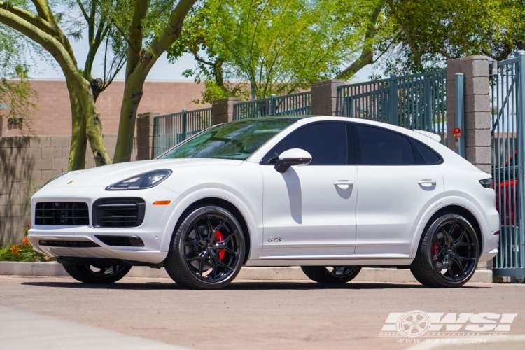 2022 Porsche Cayenne with 22" Vossen HF-5 in Gloss Black wheels