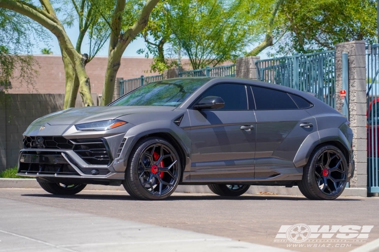 2022 Lamborghini Urus with 23" Vossen Forged NL4 in Custom wheels