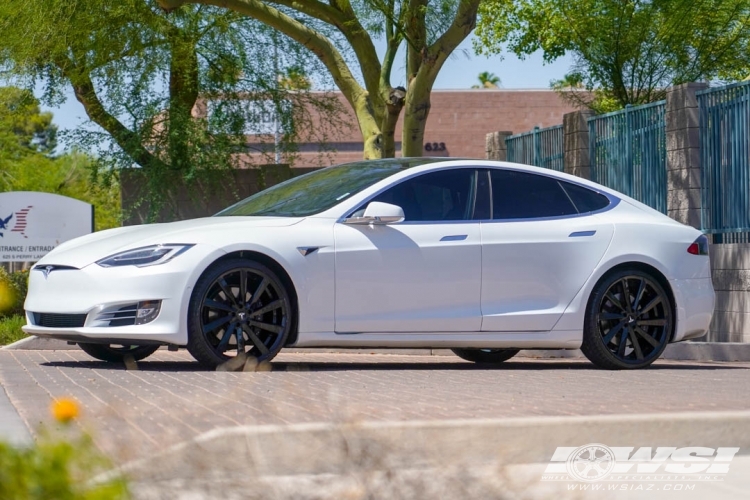 2020 Tesla Model S with 22" Koko Kuture Kapan in Gloss Black wheels