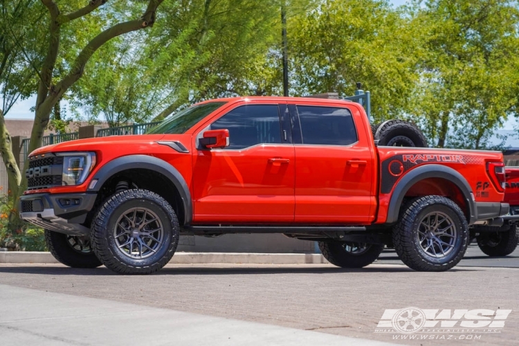 2022 Ford F-150 with 20" Vossen HF6-4 in Matte Gunmetal wheels