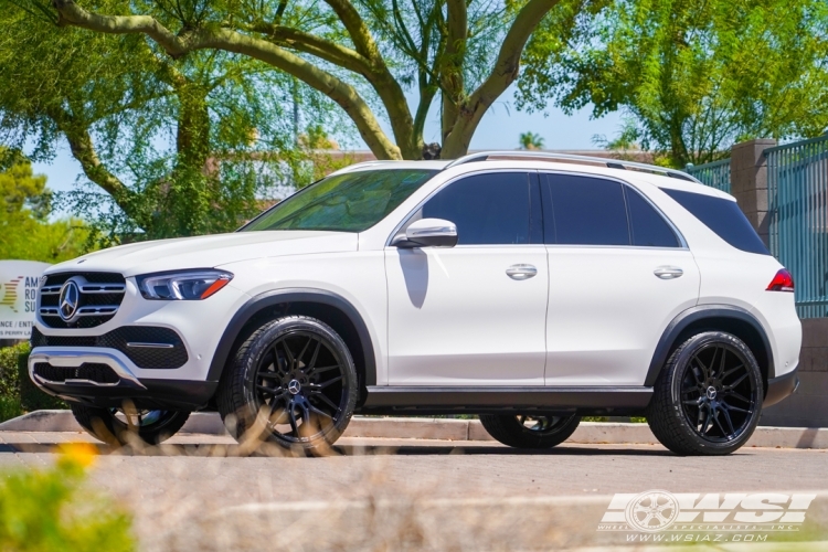 2022 Mercedes-Benz GLE/ML-Class with 22" Giovanna Bogota in Gloss Black wheels