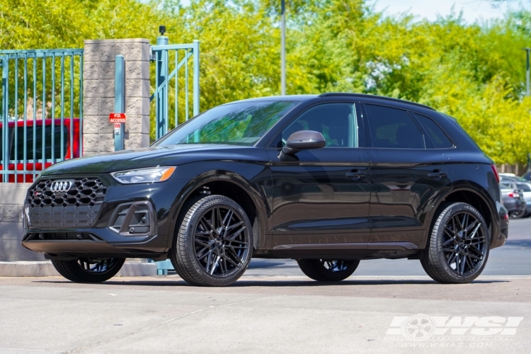2022 Audi SQ5 with 21" Vossen HF-7 in Gloss Black wheels