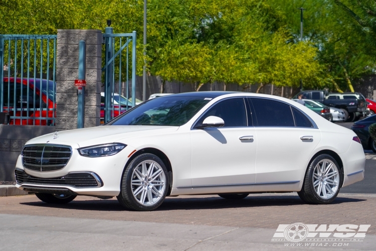 2022 Mercedes-Benz S-Class with 20" Vossen CV10 in Silver Polished wheels