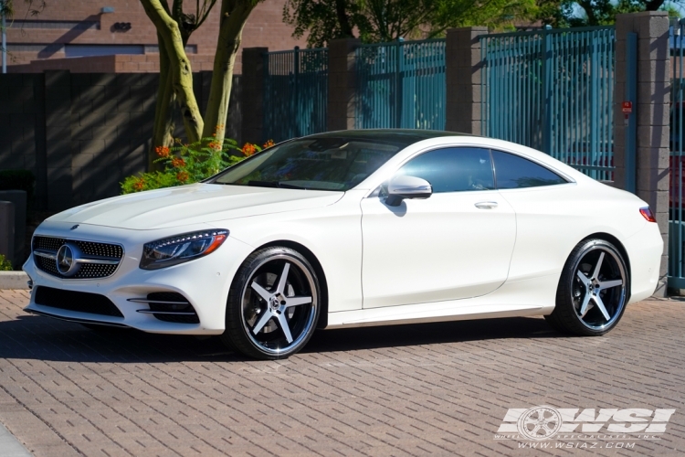 2019 Mercedes-Benz S-Class with 22" Ferrada FR3 in Gloss Black Machined (Chrome Lip) wheels