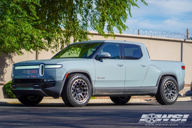 2022 Rivian R1T with 20" Black Rhino Razorback in Matte Black (Dark Tint Lip) wheels