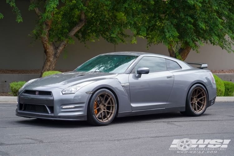 2013 Nissan GTR with 20" Ferrada FR8 in Matte Bronze wheels