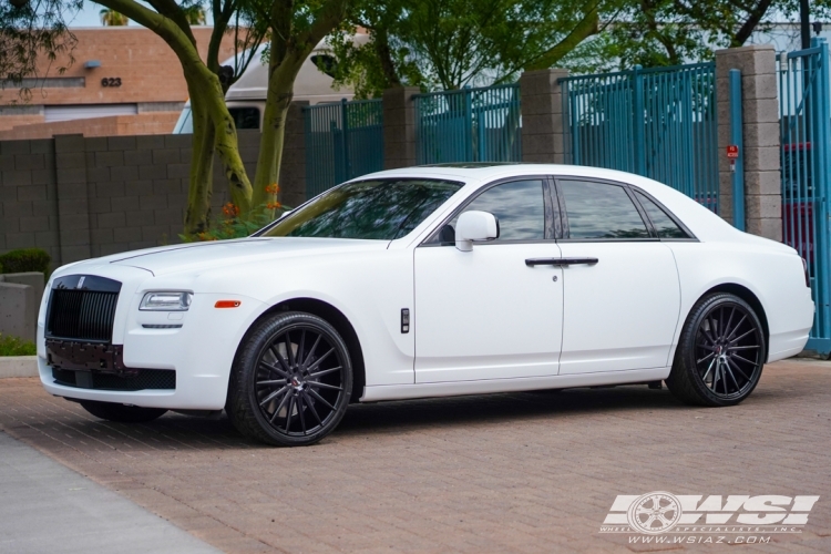 2010 Rolls-Royce Ghost with 22" Gianelle Verdi in Gloss Black wheels
