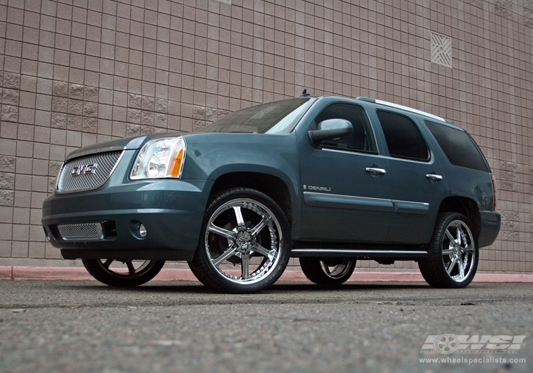 2007 GMC Yukon with 24" Giovanna Closeouts Gianelle Spezia-6 in Chrome wheels