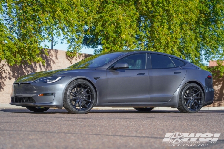 2022 Tesla Model S with 21" Vossen HF-3 in Gloss Black (Custom Finish) wheels