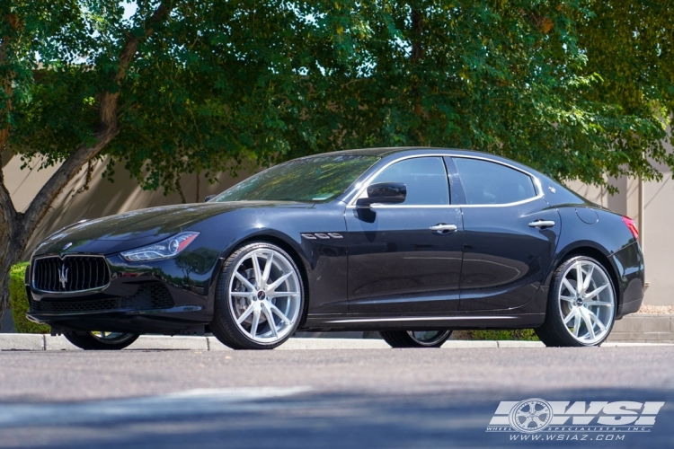 2015 Maserati Ghibli with 22" Gianelle Davalu in Machined Silver wheels