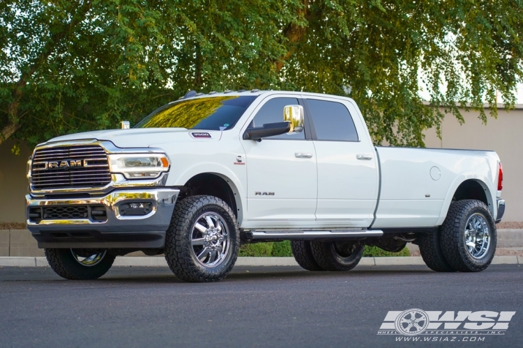 2020 Ram Pickup with 20" Fuel Maverick D536 (DL) in Chrome wheels