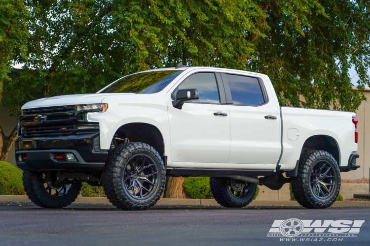 2021 Chevrolet Silverado 1500 with 22" Vossen HF6-4 in Gloss Black wheels