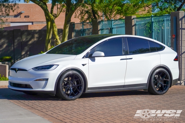 2022 Tesla Model X with 22" Vossen HF-5 in Gloss Black wheels