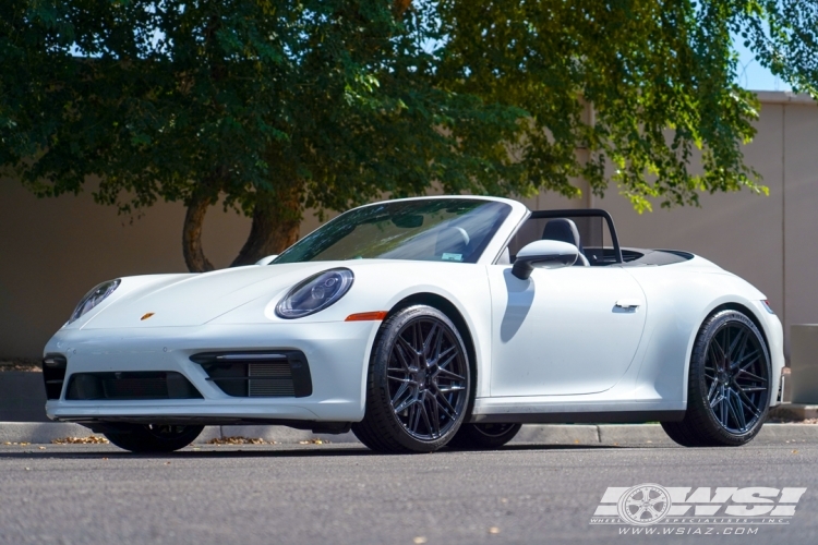 2022 Porsche 911 with 20" Vossen HF-7 in Gloss Black wheels