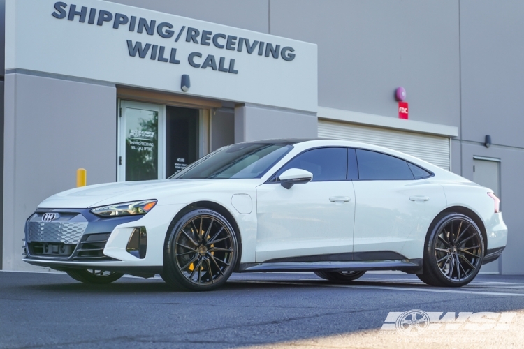 2022 Audi E-Tron GT with 22" Vossen HF-4T in Gloss Black (Custom Powdercoat) wheels