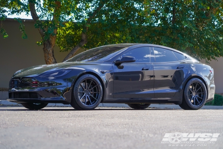 2023 Tesla Model S with 20" Variant Argon in Gloss Black wheels