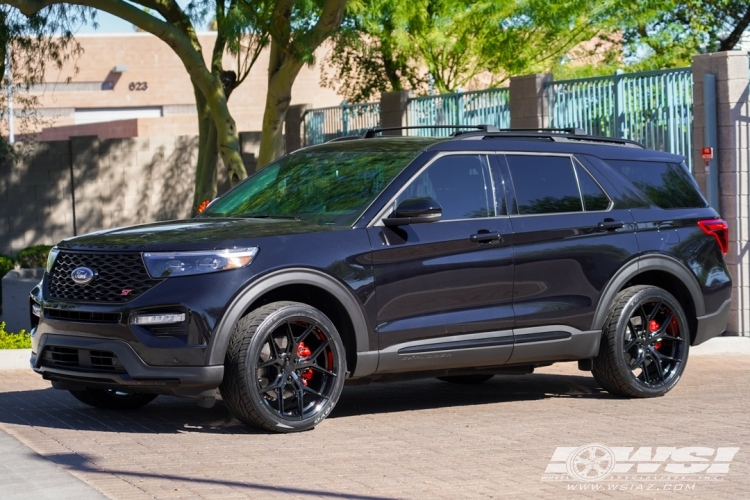 2022 Ford Explorer with 22" Vossen HF-5 in Gloss Black wheels