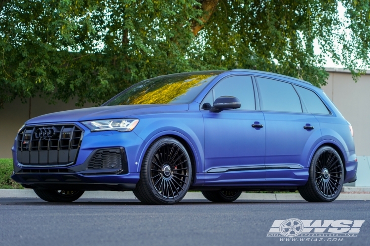 2022 Audi SQ7 with 22" Vossen HF-8 in Gloss Black wheels