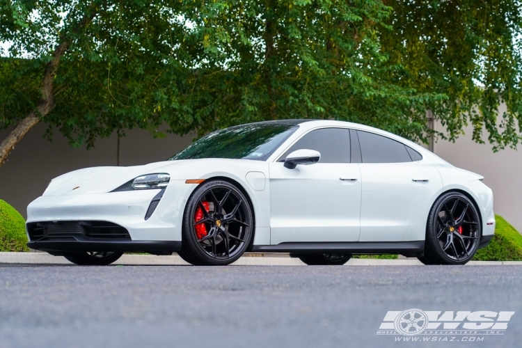 2020 Porsche Taycan with 22" Vossen HF-5 in Gloss Black wheels