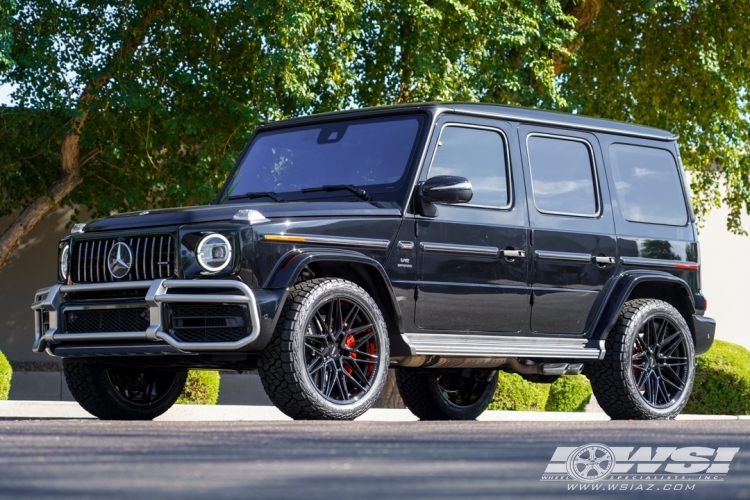 2021 Mercedes-Benz G-Class with 22" Vossen HF-7 in Gloss Black wheels