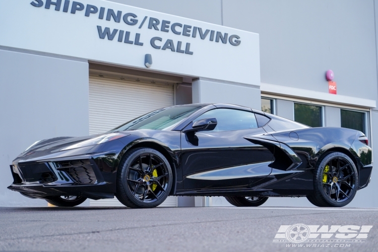 2022 Chevrolet Corvette with 20" Vossen HF-5 in Gloss Black wheels