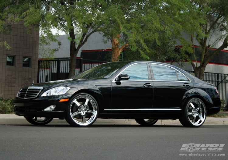 2007 Mercedes-Benz S-Class with 22" Gianelle Spezia-5 in Chrome wheels