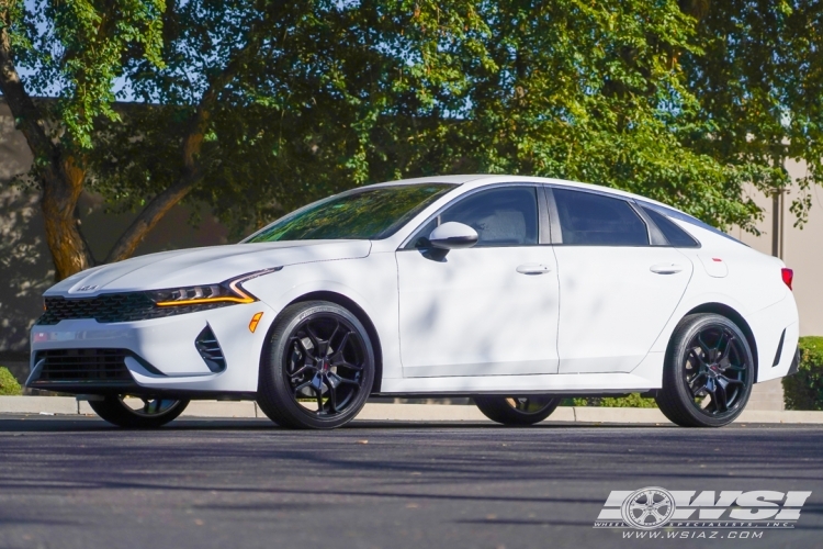 2023 Kia K5 with 20" Giovanna Huraneo in Gloss Black wheels