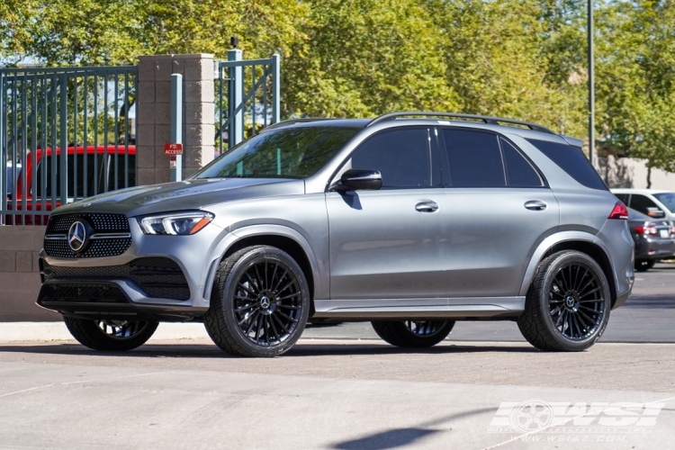  Mercedes-Benz GLE/ML-Class with 22" Koko Kuture URFA FF in Gloss Black (exposed lug) wheels