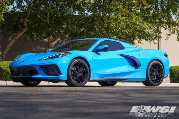 2023 Chevrolet Corvette with 20" Vossen HF-5 in Gloss Black wheels