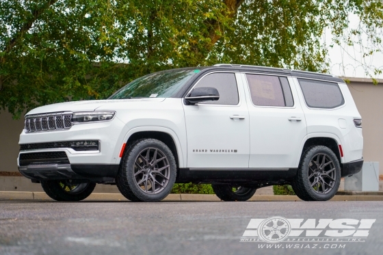 2023 Jeep Wagoneer with 22" Vossen HF6-4 in Matte Gunmetal wheels