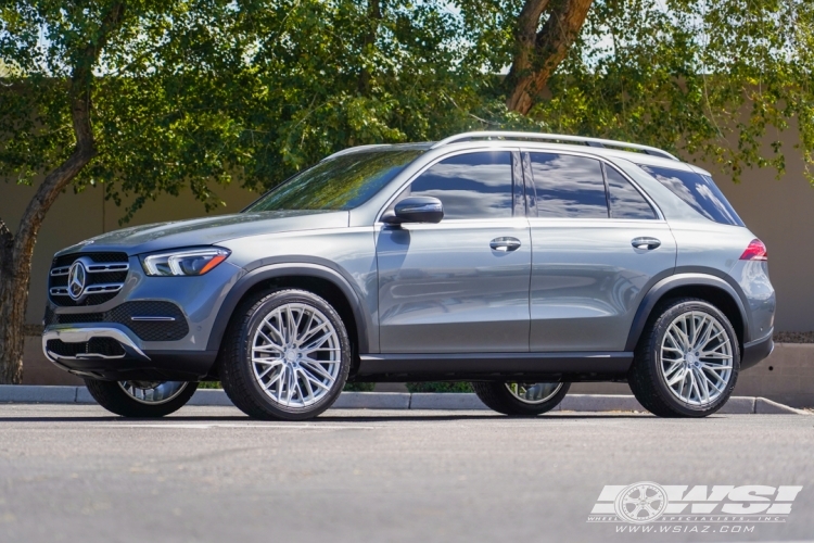 2023 Mercedes-Benz GLE/ML-Class with 22" Lexani Aries in Silver wheels