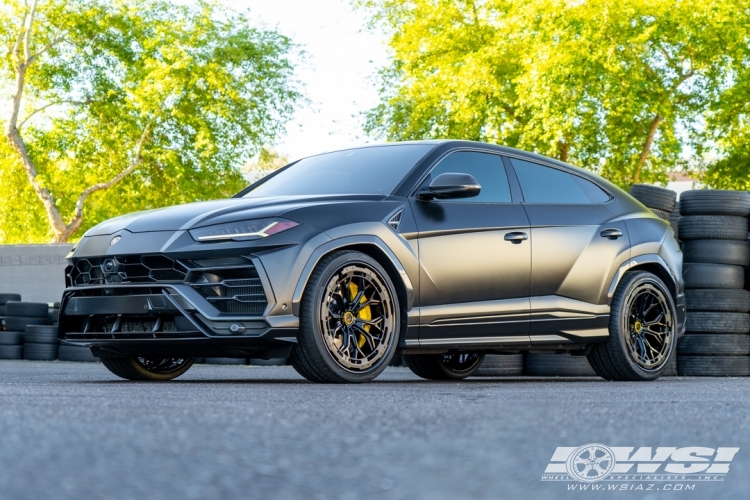 2022 Lamborghini Urus with 24" AL13 R80-109R in Gloss Black (Satin Black Aerodisc) wheels