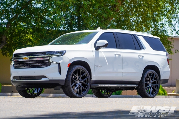 2023 Chevrolet Tahoe with 26" Vossen HF6-4 in Gloss Black wheels