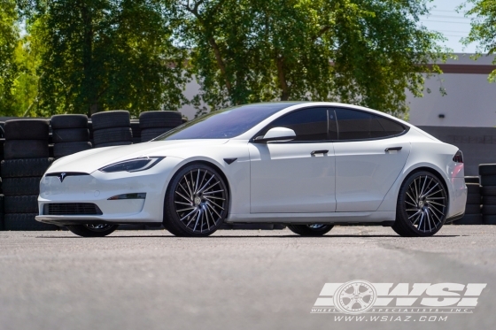 2022 Tesla Model S with 22" Lexani Wraith in Gloss Black (CNC Accents) wheels
