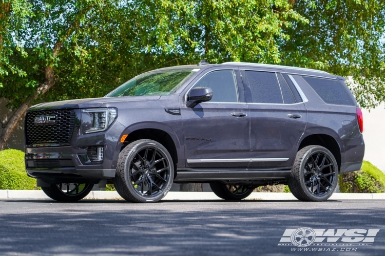 2023 GMC Yukon with 24" Vossen HF6-4 in Gloss Black wheels