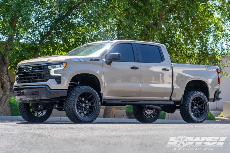 2022 Chevrolet Silverado 1500 with 22" Vossen HF6-4 in Satin Black wheels